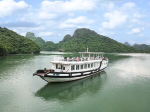 Halong bay day cruise - Paradise Explorer