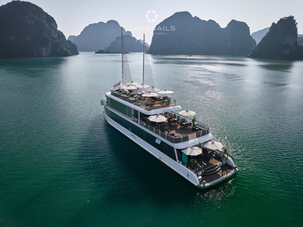 Halong bay day cruise