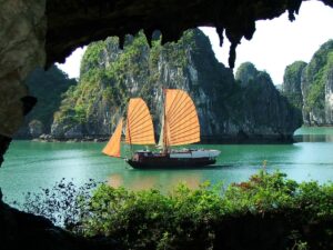 Halong bay day cruise